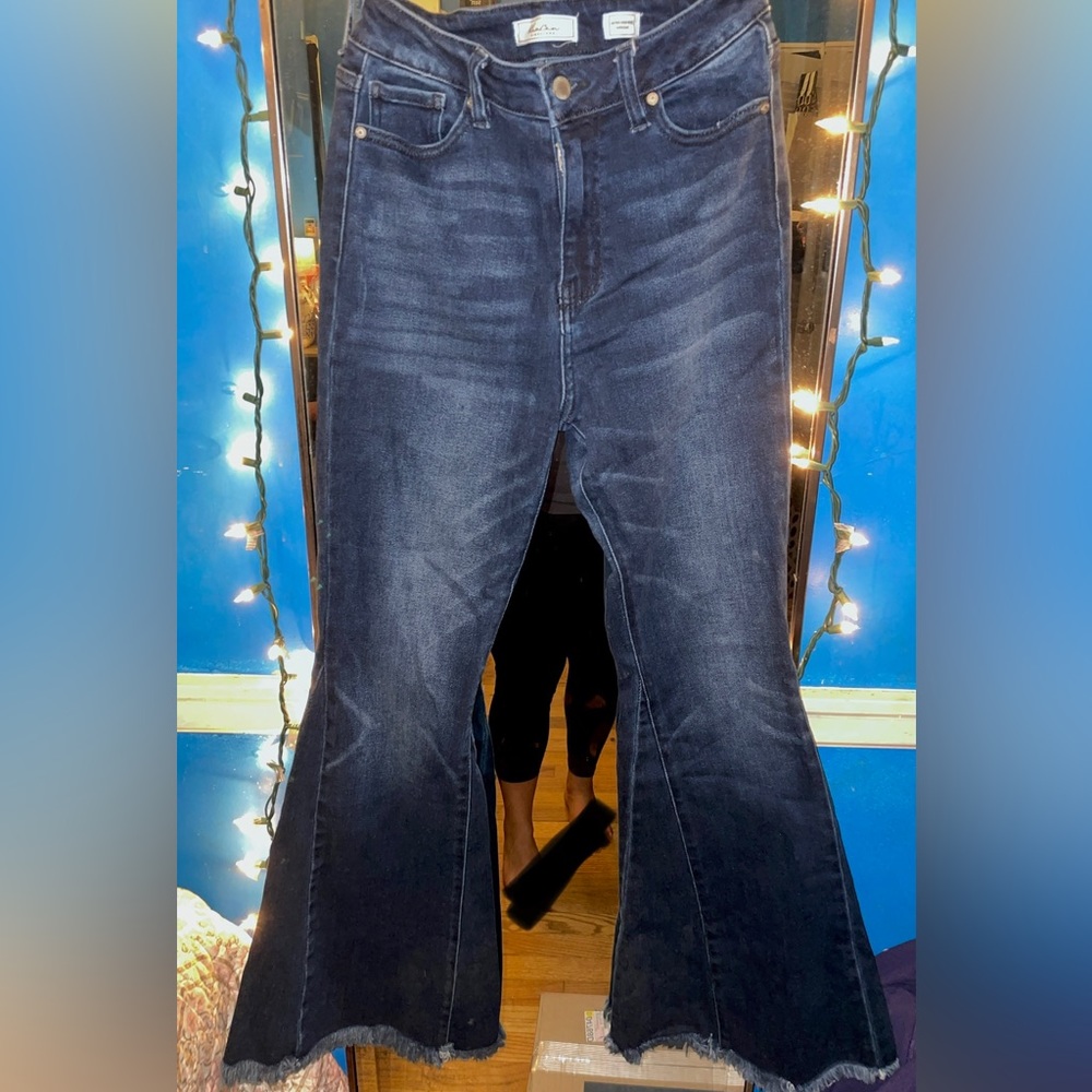 KanCan High Rise Flare Jeans | Size: 26 Regular